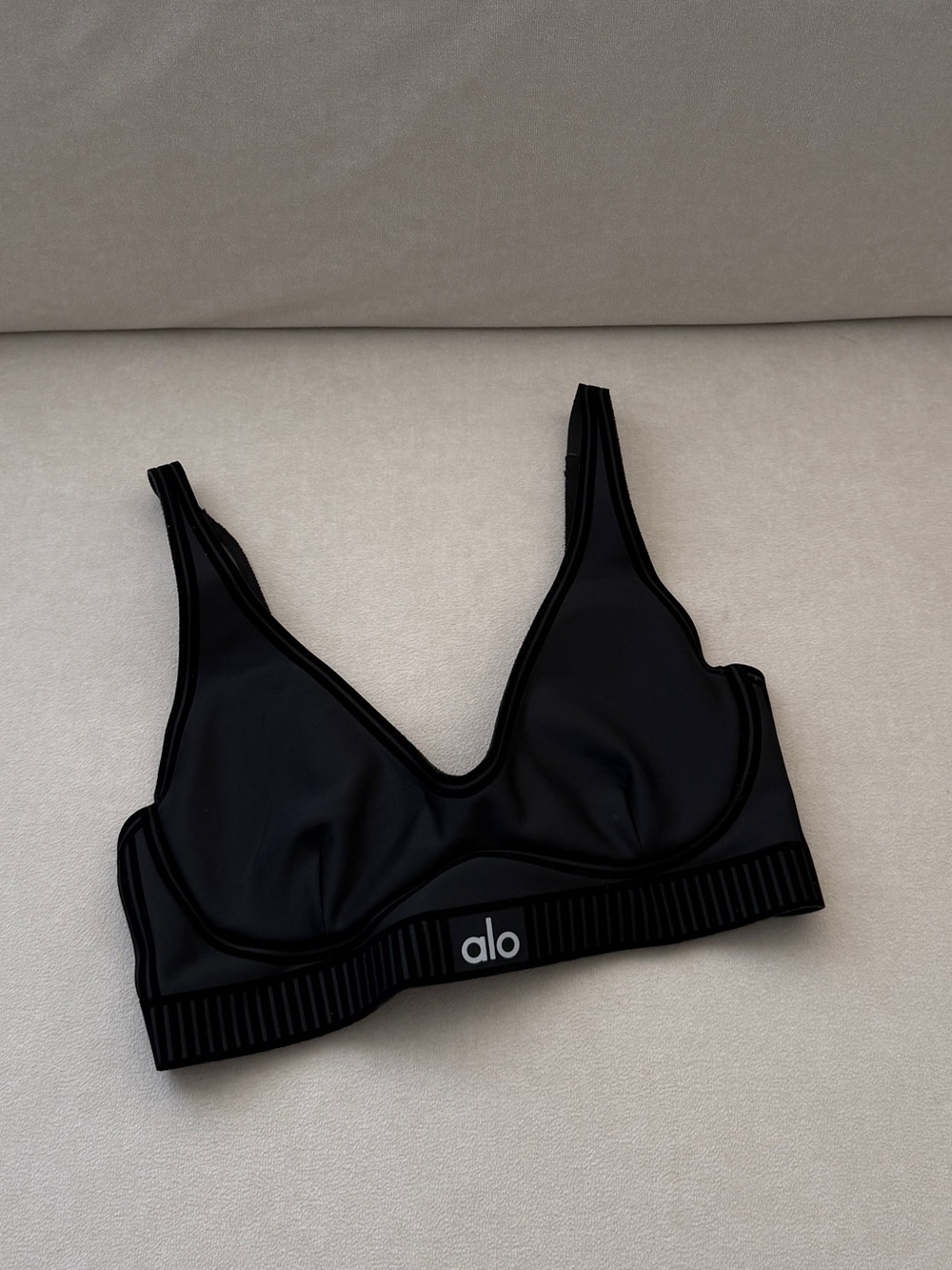 alo yoga bra